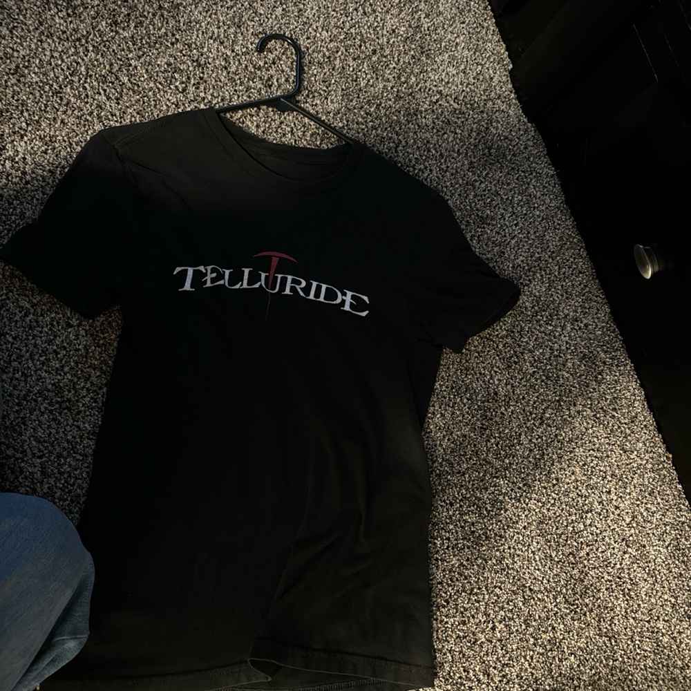 Black telluride short sleeve tee